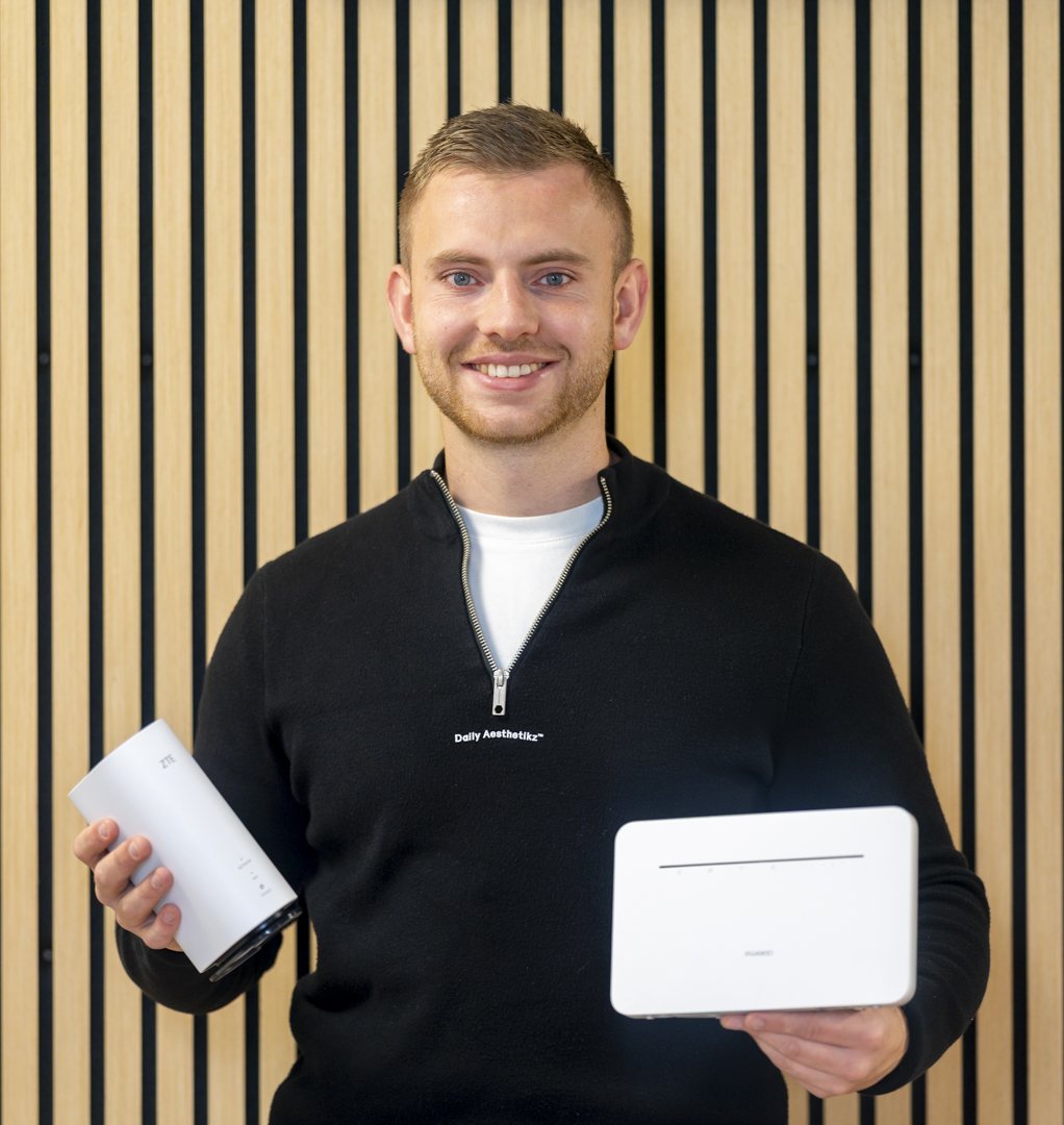 Specialist van IT-Wizzard in overleg met een klant