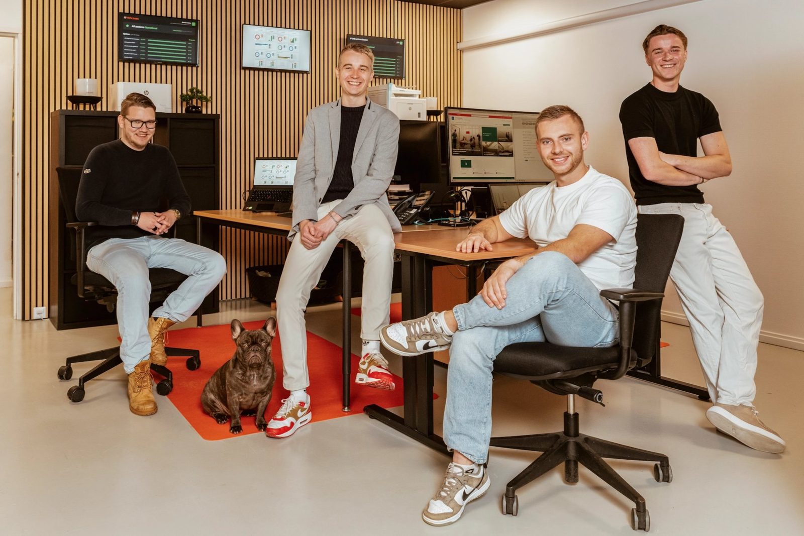 Het team van IT-Wizzard, dat ook agrarische bedrijven van internet en IT voorziet