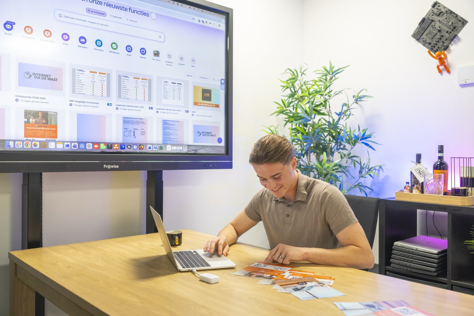Planner aan het werk op een werkplek die door IT-Wizzard wordt beheerd