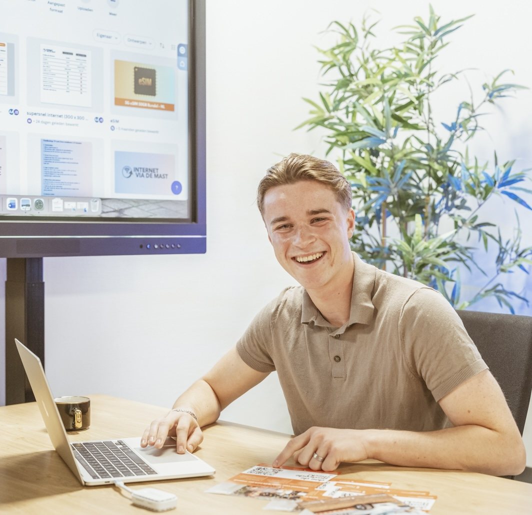 Specialist van IT-Wizzard in overleg met een klant