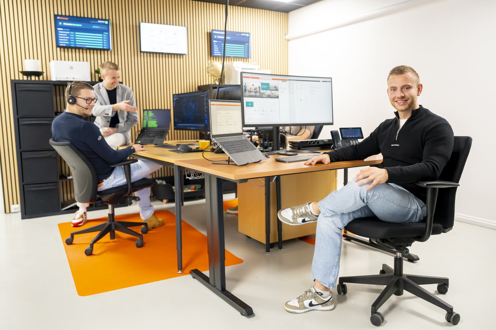 Specialisten van IT-Wizzard aan het werk voor de sector detailhandel
